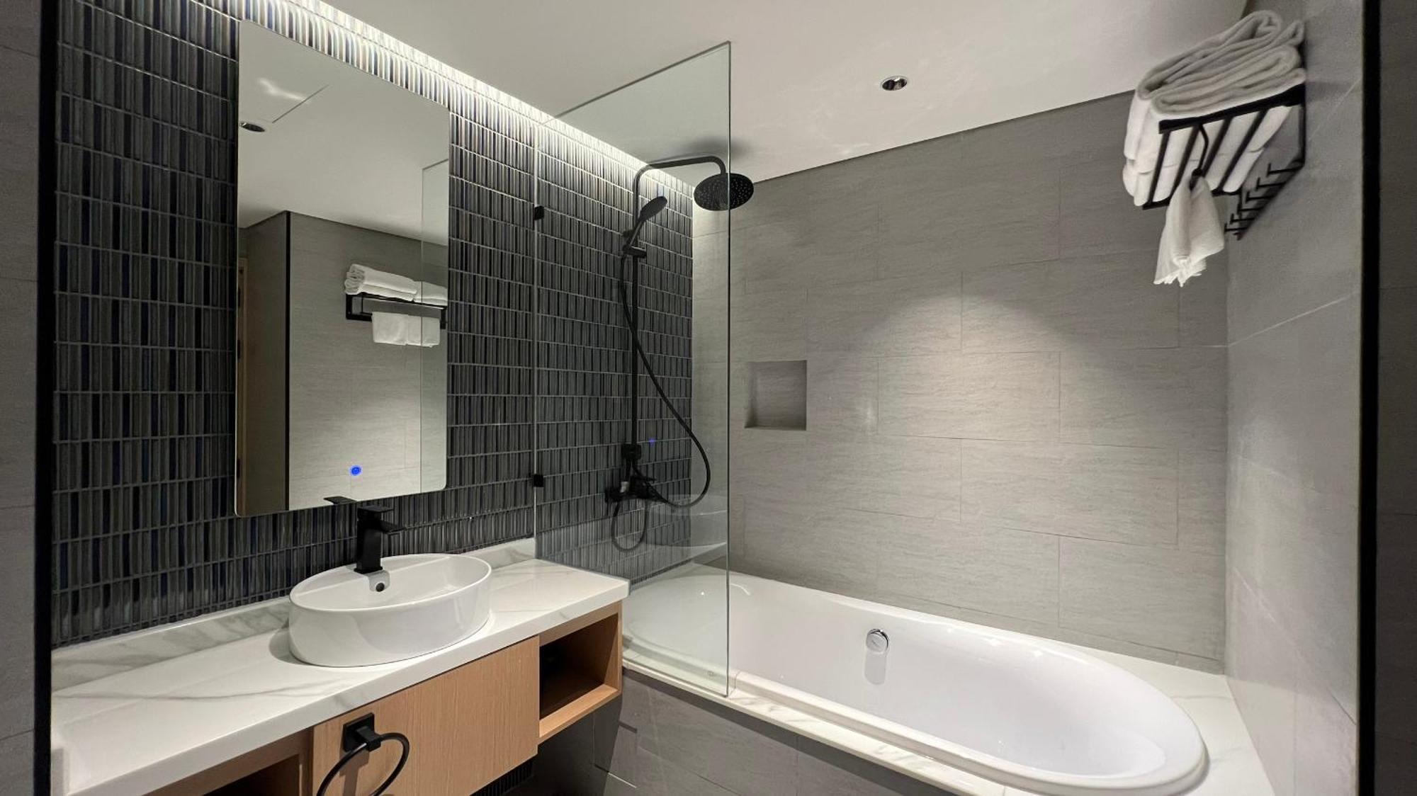 Park Saigon Отель 3*