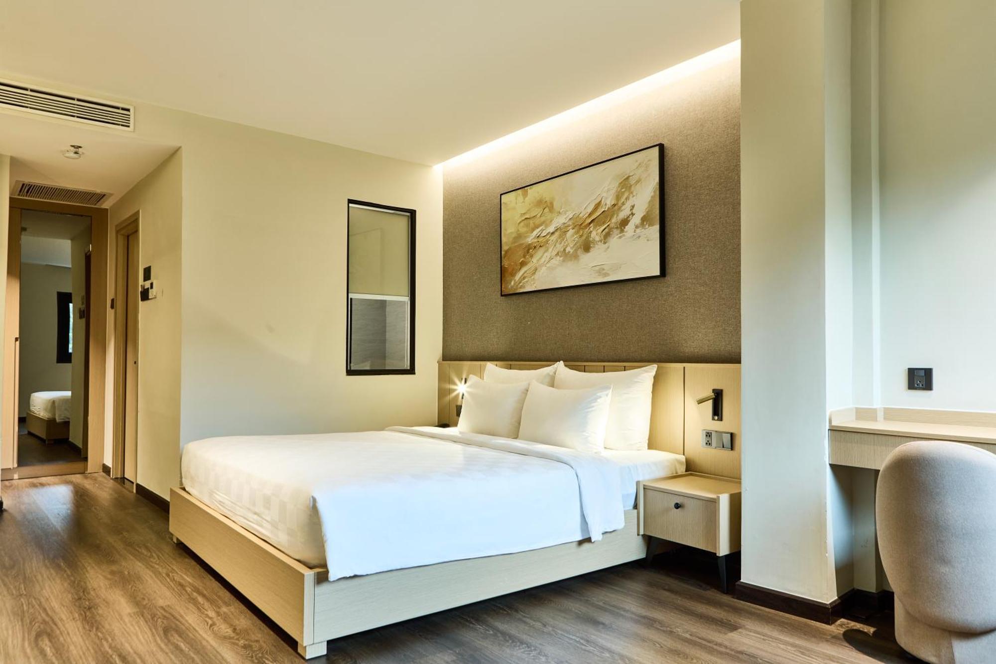 Park Saigon Hotel